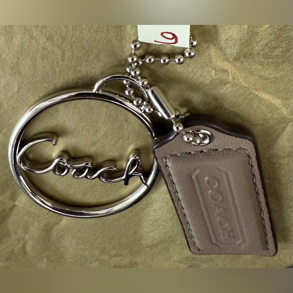 Coach (✨B1G1 1/2 off) Oval Script Metal and Brown Leather Hangtags - Picture 2 of 9